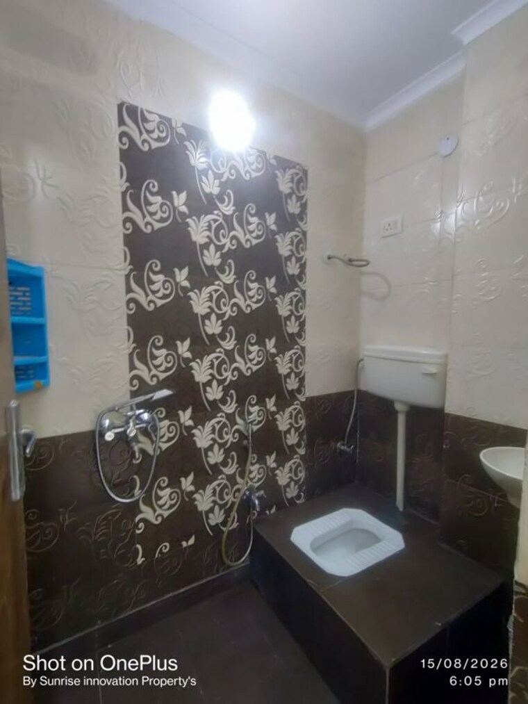 Bathroom, nawada 3 Bedroom 90 Sq.Yd. Builder Floor In Nawada Delhi 10599847