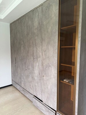 Room in 3 BHK Builder Floor at Sector 7 – for Rent