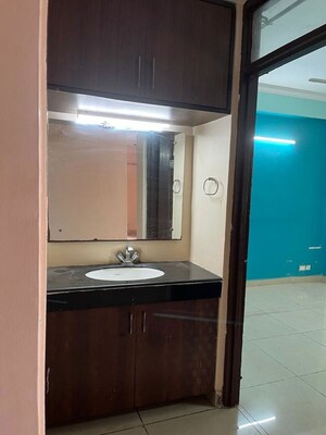 Room in 3 BHK Builder Floor at Sector 9a – for Sale
