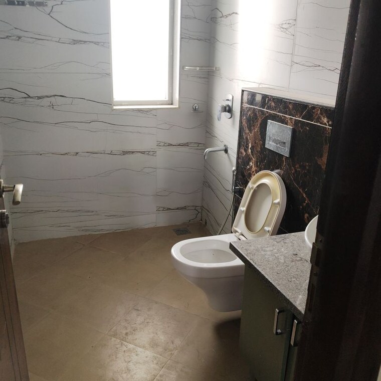 Bathroom, sector 7 3 Bedroom 2350 Sq.Ft. Builder Floor In Sector 7 Gurgaon 10588669