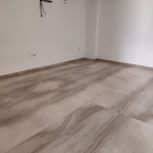 Room in 3 BHK Builder Floor at Sector 7 – for Rent