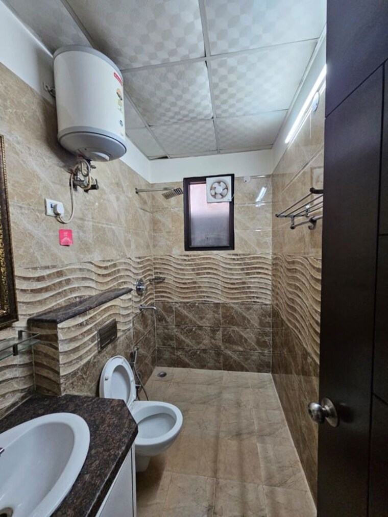 Bathroom, sector 9 3 Bedroom 2250 Sq.Ft. Builder Floor In Sector 9 Gurgaon 10599900