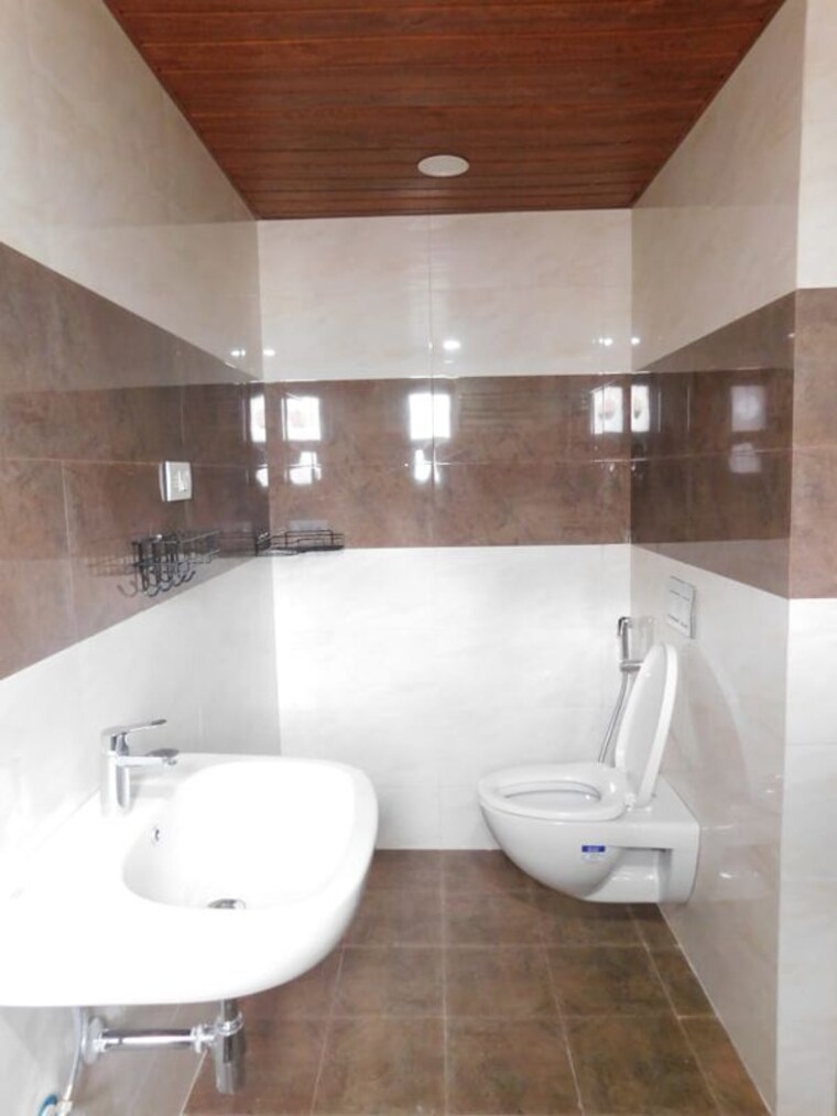 Bathroom, the-valencia 4 Bedroom 4300 Sq.Ft. Apartment In Banjara Hills Hyderabad 10599911