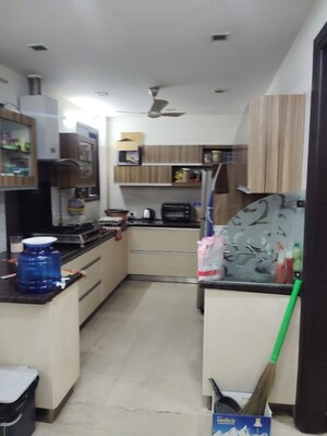 Team Area in 3 BHK Builder Floor at Safdarjung Enclave – for Rent