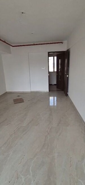 Room in 3 BHK Apartment at Infinity Paradise CHS, Goregaon West – for Rent