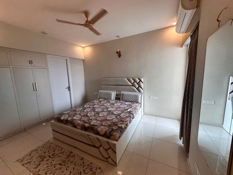 Bedroom, amrapali-silicon-city 3 Bedroom 1835 Sq.Ft. Apartment In Sector 76 Noida 10599926