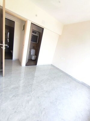 Room in 1 BHK Apartment at Kandivali East – for Sale