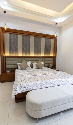 Bedroom in 5 BHK Independent House at Dronpuri – for Sale