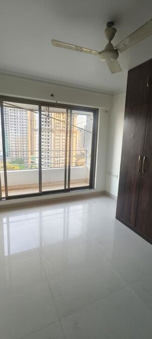 Room in 2 BHK Apartment at Rustomjee Elanza, Malad West – for Rent