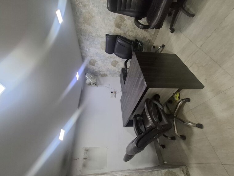 Team Area, netaji subhash place Commercial Office Space 450 Sq.Ft. In Netaji Subhash Place Delhi 10599970