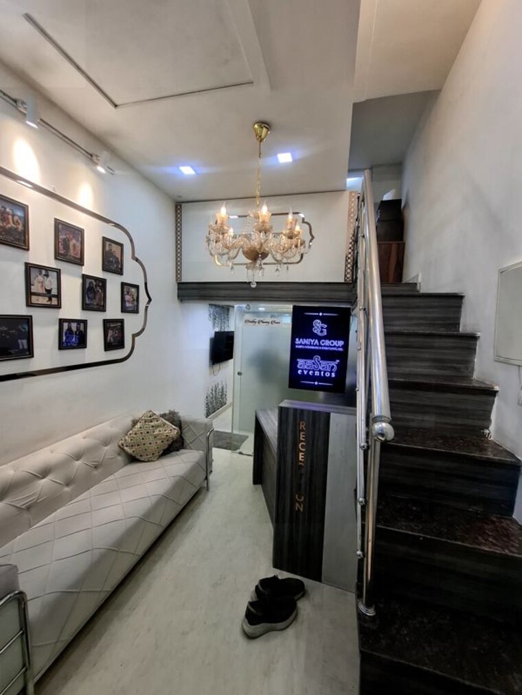 Living Room, netaji subhash place Commercial Office Space 520 Sq.Ft. In Netaji Subhash Place Delhi 10599977
