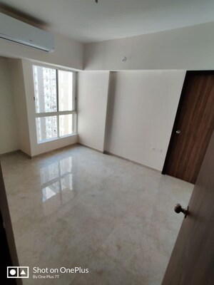 Room in 2 BHK Apartment at Lodha Amara, Kolshet Road – for Rent