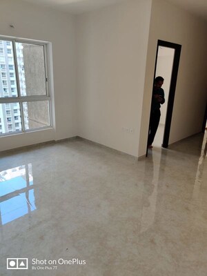 Room in 2 BHK Apartment at Lodha Amara, Kolshet Road – for Rent