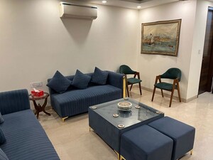 Team Area in 3 BHK Builder Floor at Greater Kailash I – for Rent