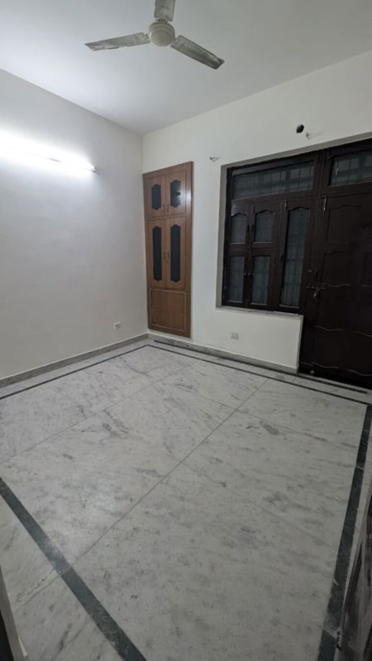 Room, sector 23 2 Bedroom 2367 Sq.Yd. Independent House In Sector 23 Gurgaon 10600030