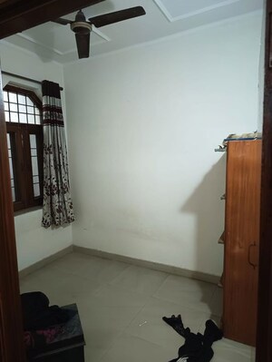 Room in 2 BHK Independent House at Sector 23 – for Rent