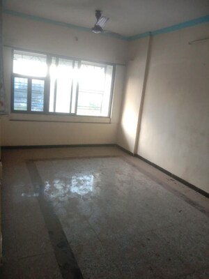 Room in 3 BHK Apartment at Dheeraj Valley, Goregaon East – for Rent