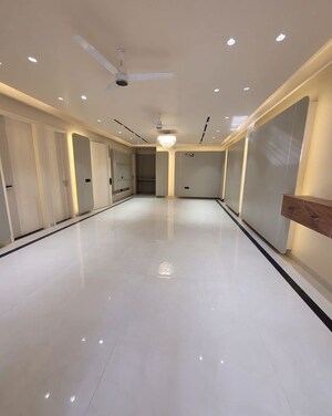 Room in 4 BHK Builder Floor at Green Fields Colony – for Sale
