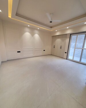 Room in 4 BHK Builder Floor at Green Fields Colony – for Sale