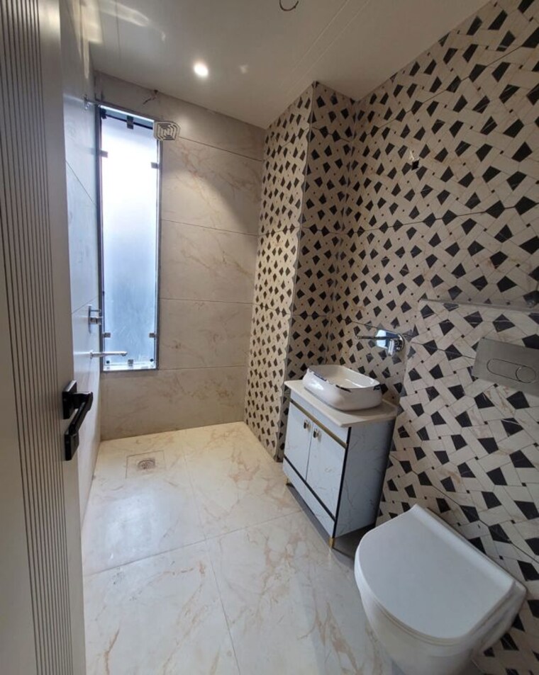 Bathroom, green fields colony 4 Bedroom 2550 Sq.Ft. Builder Floor In Green Fields Colony Faridabad 10600054