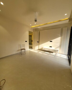 Room in 4 BHK Builder Floor at Green Fields Colony – for Sale