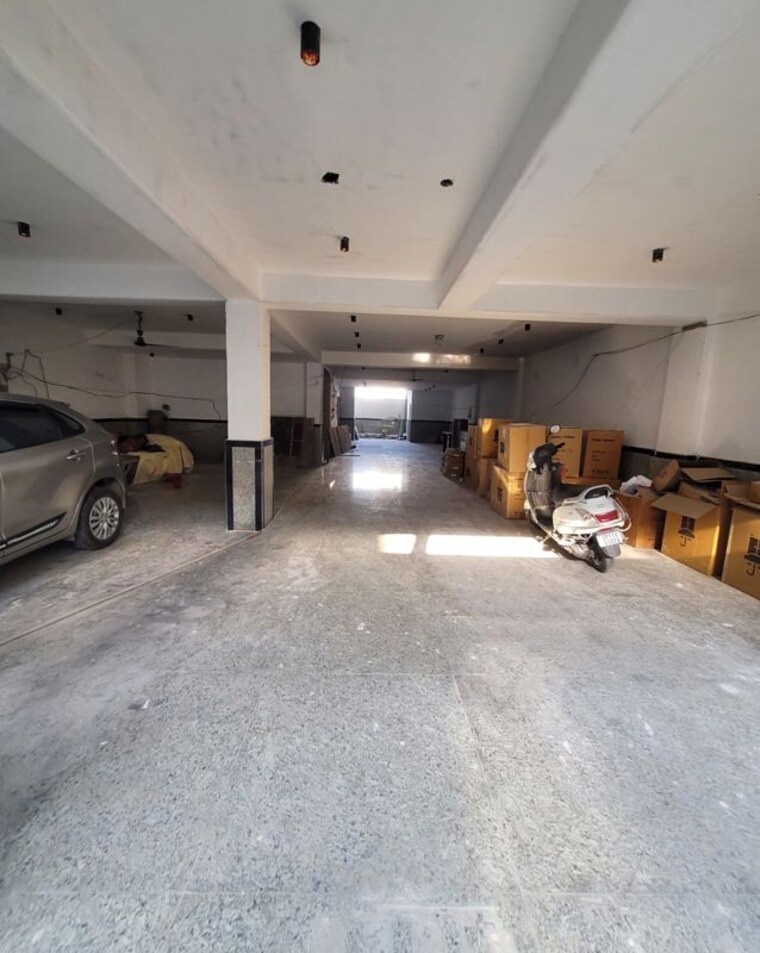  Parking, green fields colony 4 Bedroom 2550 Sq.Ft. Builder Floor In Green Fields Colony Faridabad 10600054
