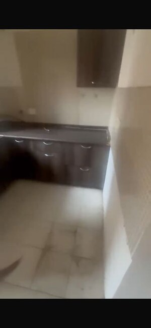 Furnished Amenities in 2.5 BHK Apartment at Amrapali Silicon City, Sector 76 – for Sale