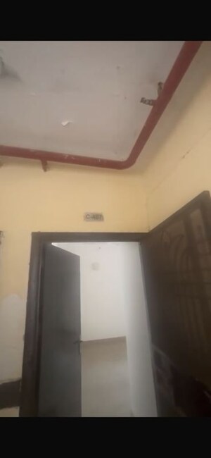 Furnished Amenities in 2.5 BHK Apartment at Amrapali Silicon City, Sector 76 – for Sale