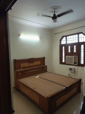 Bedroom in 2 BHK Builder Floor at Sector 23 – for Rent