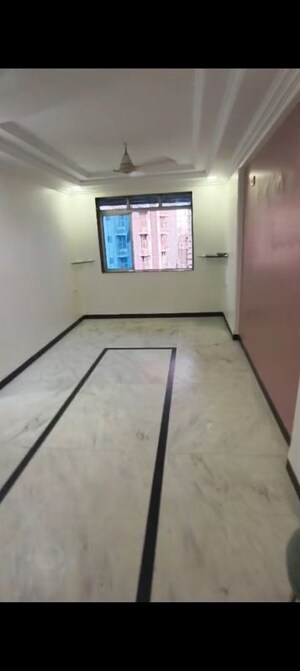 Room in 2 BHK Apartment at Khatri House, Jogeshwari West – for Rent