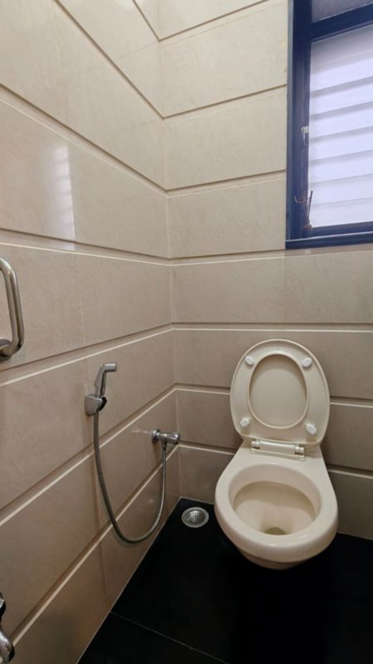 Bathroom, rakhangi-mahal 4 Bedroom 3000 Sq.Ft. Apartment In Worli Mumbai 10600085