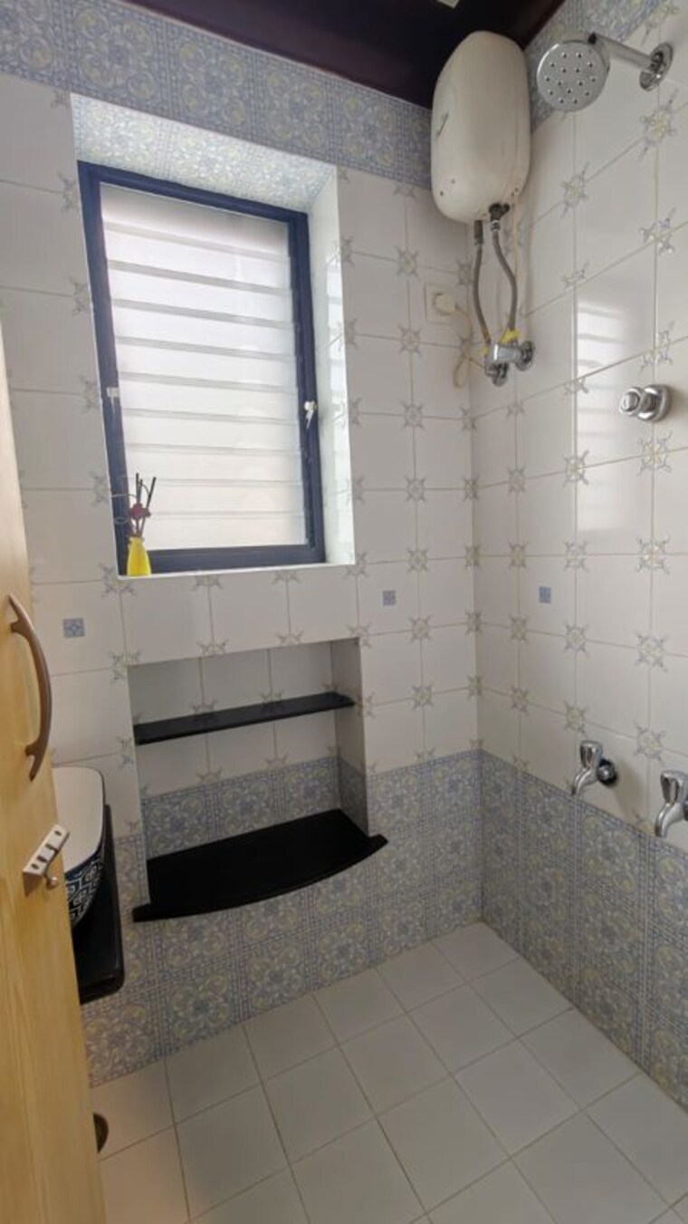 Bathroom, rakhangi-mahal 4 Bedroom 3000 Sq.Ft. Apartment In Worli Mumbai 10600085