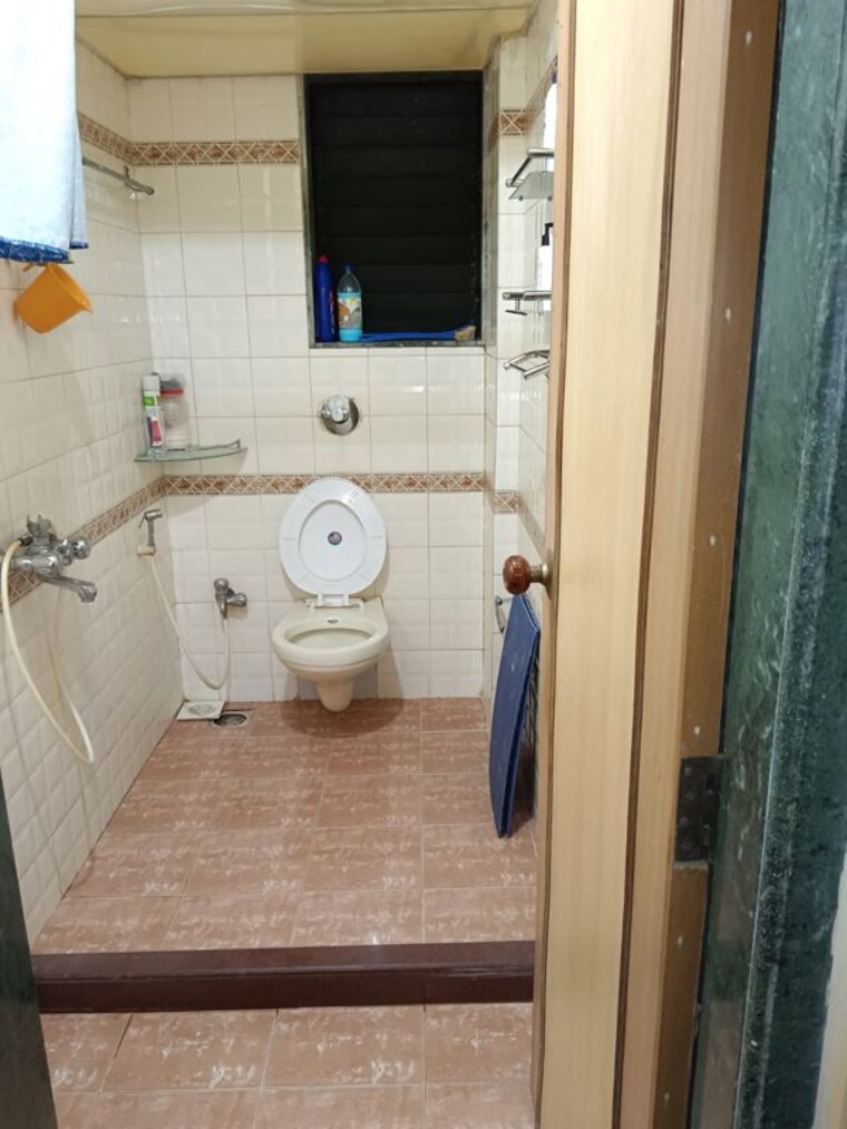 Bathroom, damji-shamji-shah-mahavir-classik 1 Bedroom 550 Sq.Ft. Apartment In Powai Mumbai 10600101