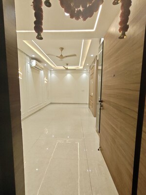 Bathroom in 3 BHK Apartment at Sector 10 Dwarka – for Rent