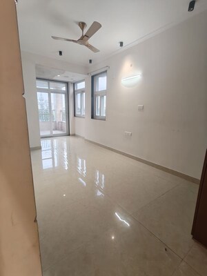 Room in 3 BHK Apartment at Sector 10 Dwarka – for Rent