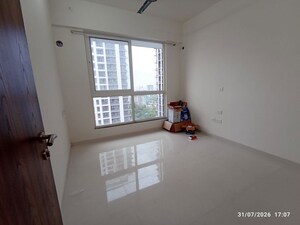 Room in 2 BHK Apartment at Sheth Zuri, Laxmi Nagar – for Rent