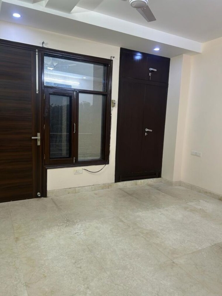 Room, west patel nagar 3 Bedroom 1800 Sq.Ft. Builder Floor In West Patel Nagar Delhi 10600116