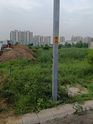  Plot – Garden View at BPTP Amstoria Plot, Sector 102 - for Sale