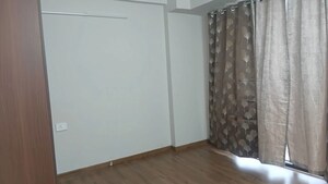 Room in 3 BHK Apartment at Signature Global City 63A, Sector 63a – for Rent