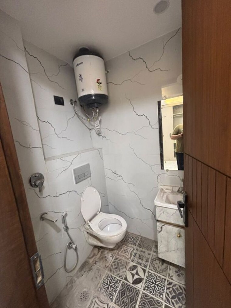 Bathroom, neb sarai 2 Bedroom 850 Sq.Ft. Builder Floor In Neb Sarai Delhi 10600143