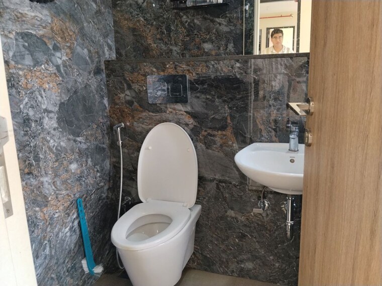 Bathroom, dosti-eastern-bay-phase-2 2 Bedroom 712 Sq.Ft. Apartment In Wadala Mumbai 10600135