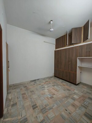 Room in 3 BHK Builder Floor at Greater Kailash I – for Rent
