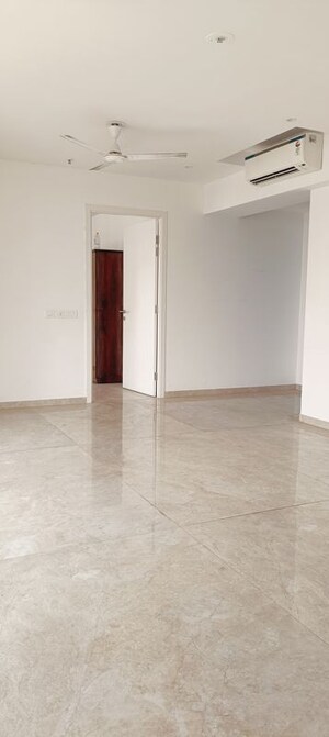 Room in 3 BHK Apartment at Hiranandani Estate – for Rent