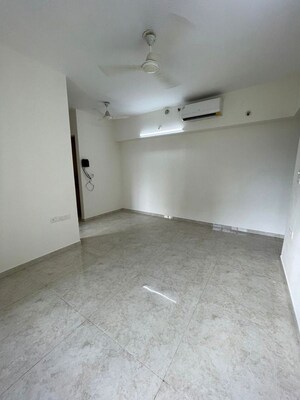Room in 2 BHK Apartment at Lodha Amara, Kolshet Road – for Rent