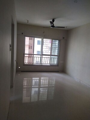Room in 3 BHK Apartment at Kabra Aurum, Goregaon West – for Rent
