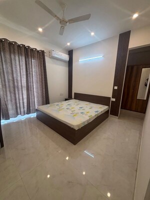 Bedroom in 1 BHK Builder Floor at Old DLF Colony, Sector 14 – for Rent