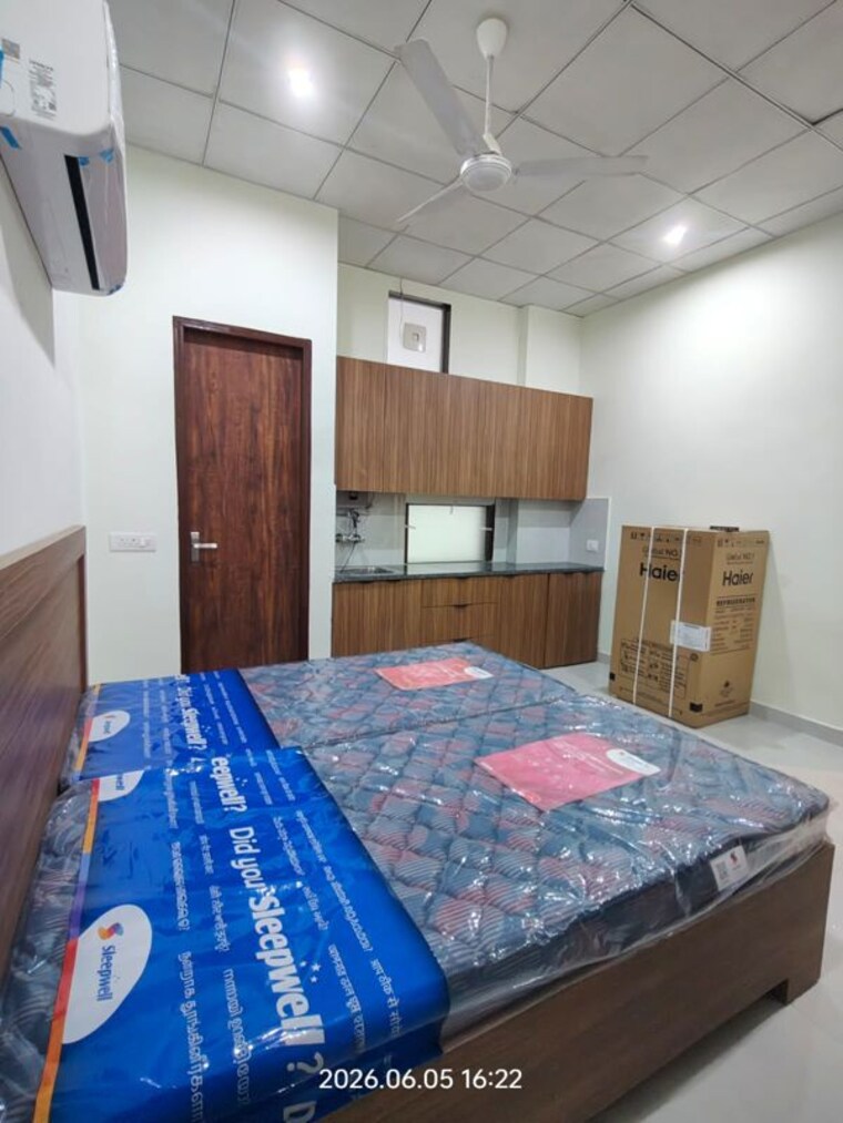 Bedroom, old-dlf-colony 1 Bedroom 700 Sq.Ft. Builder Floor In Sector 14 Gurgaon 10600233