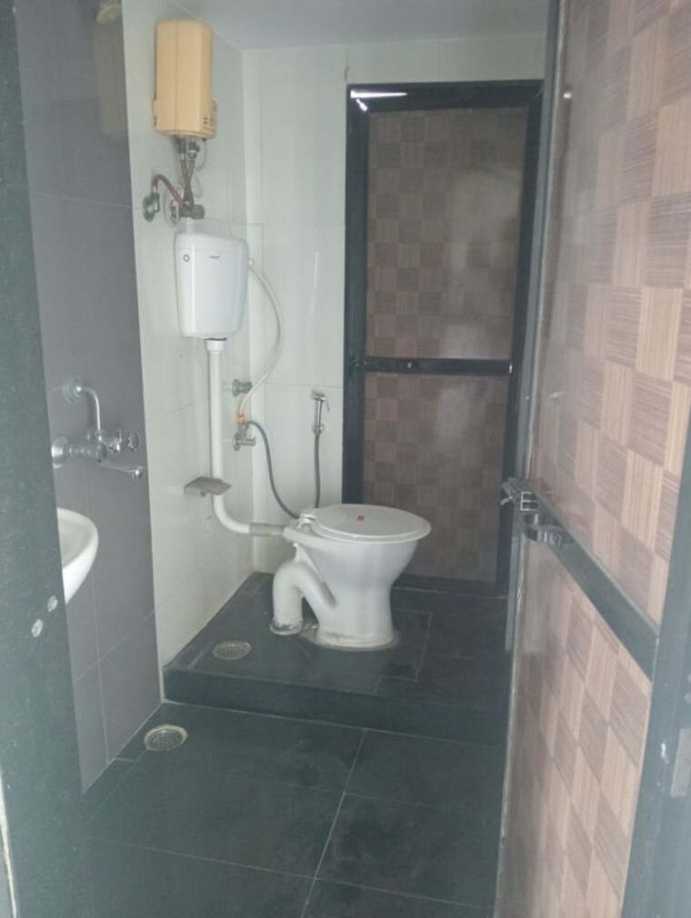 Bathroom, gajra-bhoomi-oscar 3 Bedroom 1350 Sq.Ft. Apartment In Ghansoli Navi Mumbai 10600231