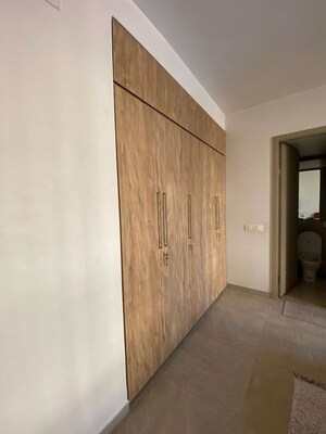 Room in 2 BHK Apartment at Hiranandani Woodpark Apartment, Ghodbunder Road – for Sale