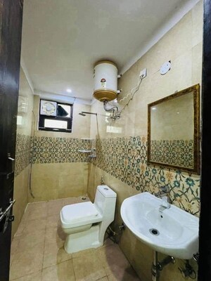 Bathroom in 3 BHK Builder Floor at Krishna Homes Gurgaon, Sector 14 – for Rent